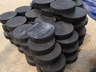 大冶市板式橡胶支座由若干层橡胶片与薄钢板经加压硫化